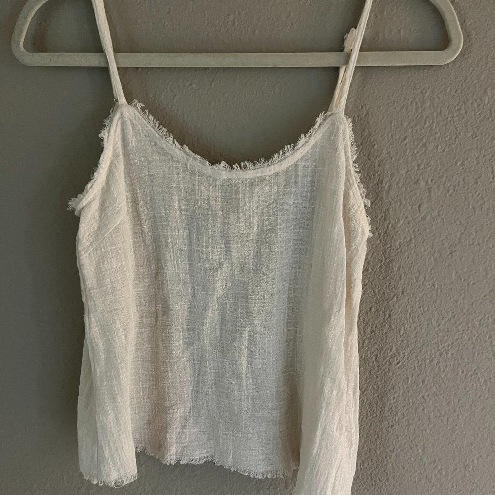 Women's Fashion on Earth Flowy White Top size Small